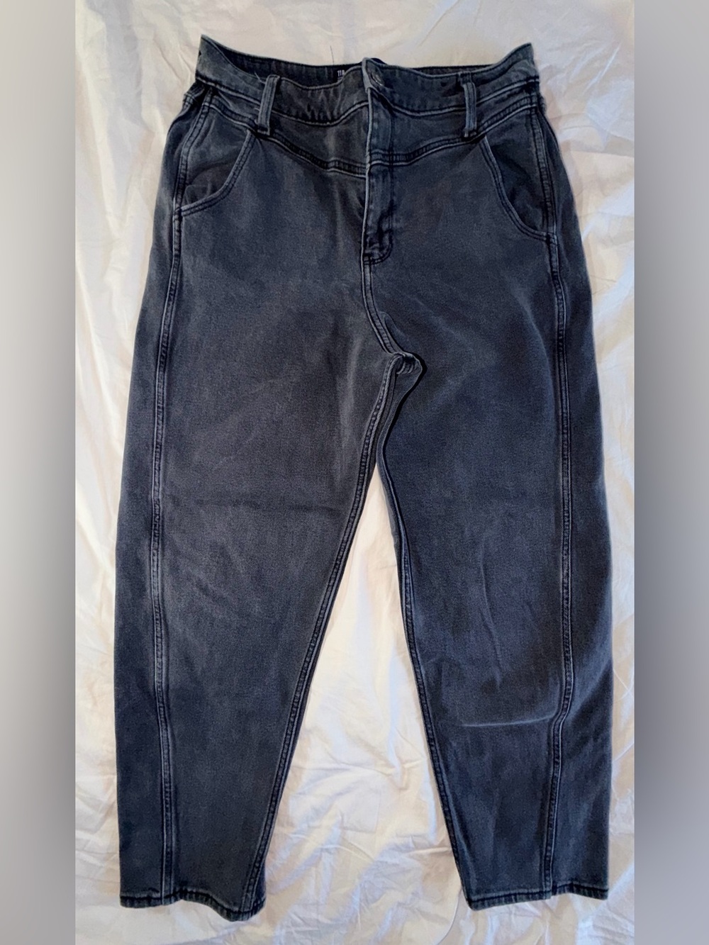 Hollister Ultra High-Rise Vintage Relaxed Mom Jean Black Washed